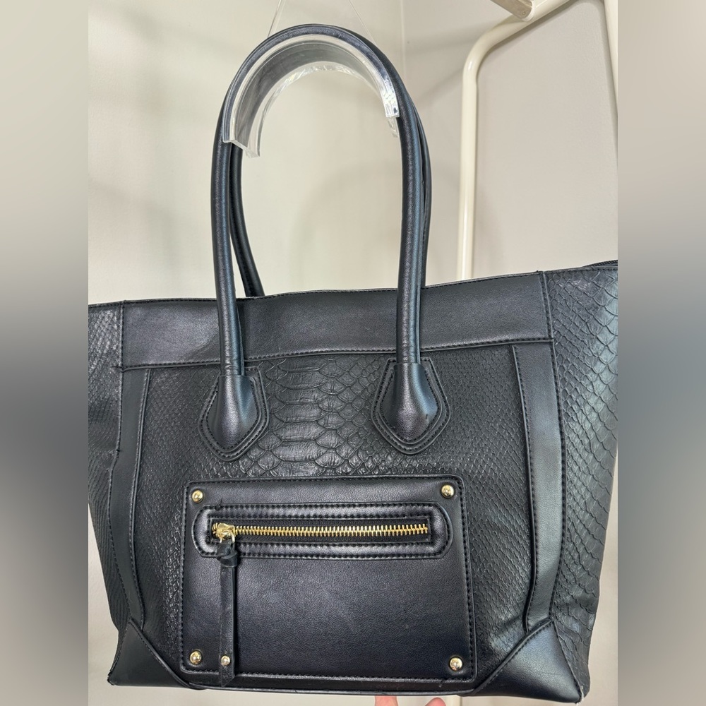 Gorgeous faux leather snakeskin purse bag